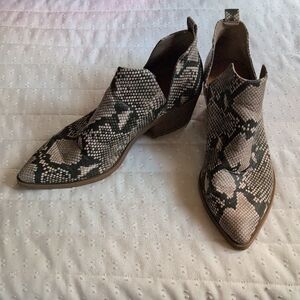 Snake skin boots size 9 1/2 Universal Thread